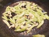 鲜的芹菜炒鱿鱼做法图解10)