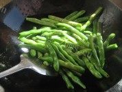 红烧肉炖豆角做法图解7)