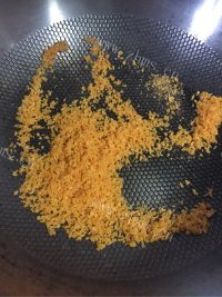 美味的避风塘炒虾做法图解4)
