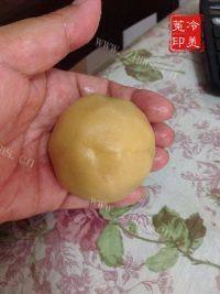 自制广式绿豆沙月饼做法图解14)
