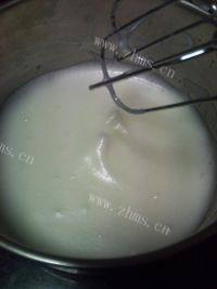 适中的抹茶戚风蛋糕做法图解11)