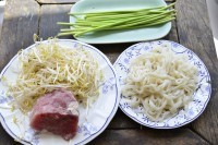 美味滑肉炒河粉做法图解1)
