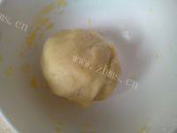 色泽鲜亮的蛋香地瓜饼做法图解8)
