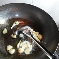 美味营养的蒜苔回锅肉的做法图解一