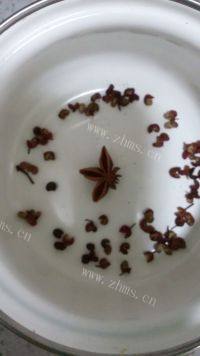 易做的五香花生米做法图解3)