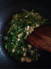 家常菜辣炒肥肠做法图解4)