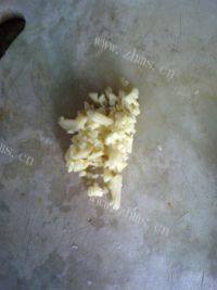 清淡的素炒菠菜做法图解3)