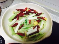 自制花菜炒肉做法图解2)