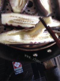 美味的凉拌手撕茄子做法图解7)