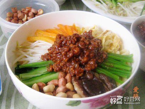 南瓜炸酱面
