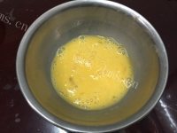自制鸡蛋披萨做法图解5)