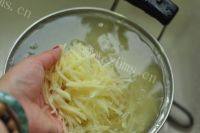 可口的凉拌土豆丝做法图解2)