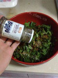 自制芹菜叶鸡蛋饼做法图解4)