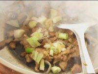 健康美食之平菇炒肉做法图解8)