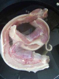 美味的梅菜扣肉做法图解4)