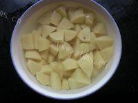 五花肉炖土豆做法图解2)