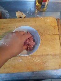 下饭的肉丝蒜苗做法图解8)