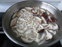 菌菇虾仁汤的做法图解五