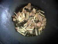 简单的木耳炒肉做法图解5)