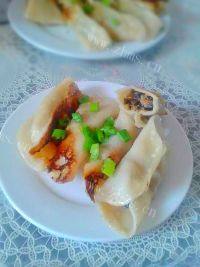 自己做的木耳猪肉饺子
