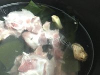 海带黄豆猪骨汤做法图解2)