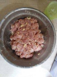 家常菜香辣水煮肉片做法图解2)