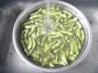 煮毛豆做法图解2)