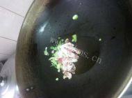 美味的韭菜炒肉做法图解5)