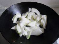 美味的冬瓜肉丸汤做法图解3)