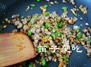 美味的茄子肉卷做法图解3)