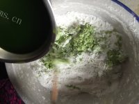美味的翡翠蔬菜汤圆做法图解3)
