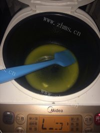 美味的电饭煲牛扎糖做法图解8)