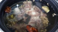 鲜美的眉豆煲猪脊骨做法图解2)
