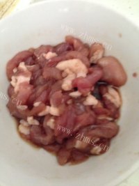 木耳竹芛炒肉做法图解1)
