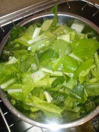 家常菜小白菜炒肉做法图解2)