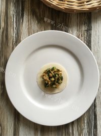 好吃的韭菜虾皮鸡蛋煎饺做法图解5)