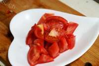美味营养的番茄蛋花汤的做法图解二
