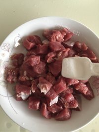 风味柠香咕噜肉做法图解3)