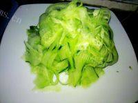 很有食欲的凉拌黄瓜片做法图解3)