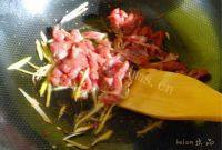 自制蒜薹炒肉做法图解5)