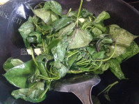 香气浓郁的蒜香红薯叶做法图解4)