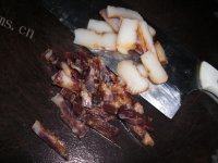 自制腊肉炒荷兰豆做法图解2)
