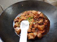 家常菜豆干烧肉做法图解10)
