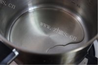 美味的葱花油饼做法图解3)