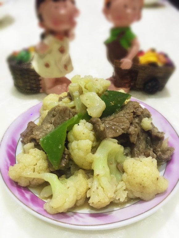 质嫩爽口的花菜炒肉