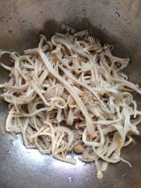 家常菜凉拌金针菇做法图解3)