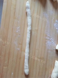 喷香的蝴蝶馒头做法图解6)