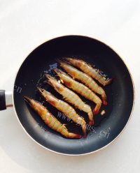 好吃的五香味煎海虾做法图解8)