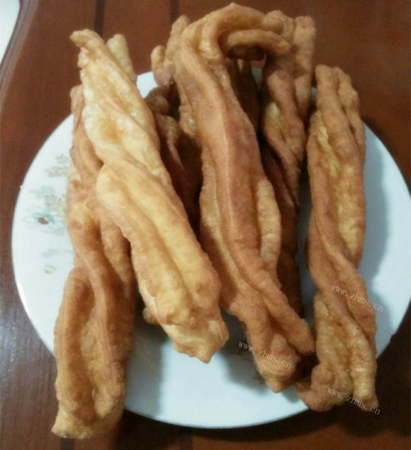 色泽鲜亮的油条