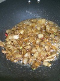 美味的菜花炒肉做法图解4)